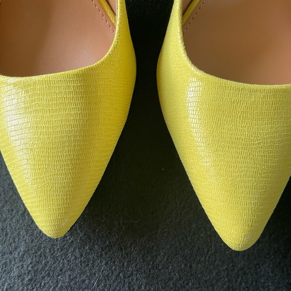 Spring Yellow Classic Pump Size 10,  Pointed Toe Reptile Textured Skin 3” Heel - Picture 6 of 8